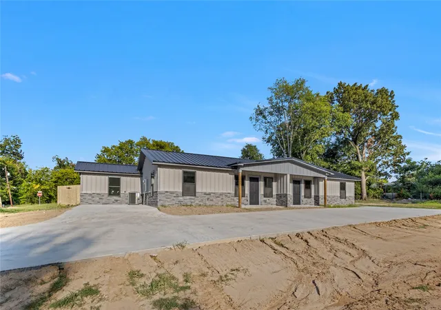 Photo 2 of Multi family home for sale at 120 Maxwell, Sulphur Springs, TX 75482 | MLS# 21384040 | Listing updated on 2026-10-06