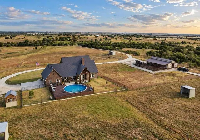 Photo 2 of House for sale at 417 County Rd 60, Gatesville, TX 76528 | MLS# 21384146 | Listing updated on 2026-09-12