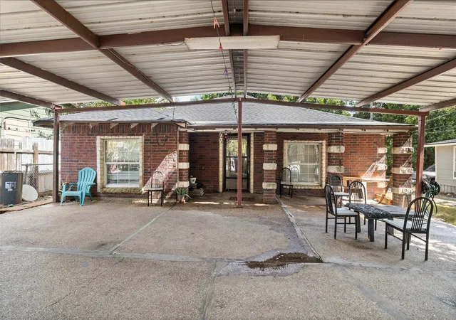 Photo 1 of Sale Pending at 2400 Park Ave, Waco, TX 76706 | MLS# 21382137 | Listing updated on 2026-09-25