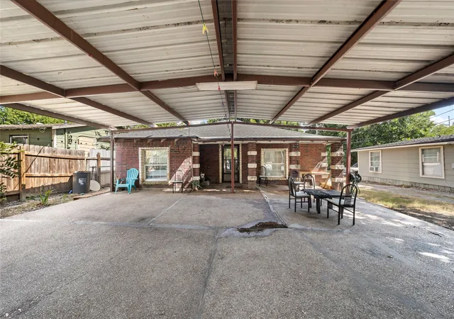 Photo 3 of Sale Pending at 2400 Park Ave, Waco, TX 76706 | MLS# 21382137 | Listing updated on 2026-09-25