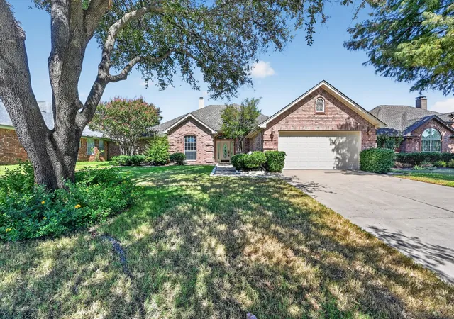 Photo 2 of Sale Pending at 1501 New Hvn Dr, Mansfield, TX 76063 | MLS# 21384254 | Listing updated on 2026-09-29