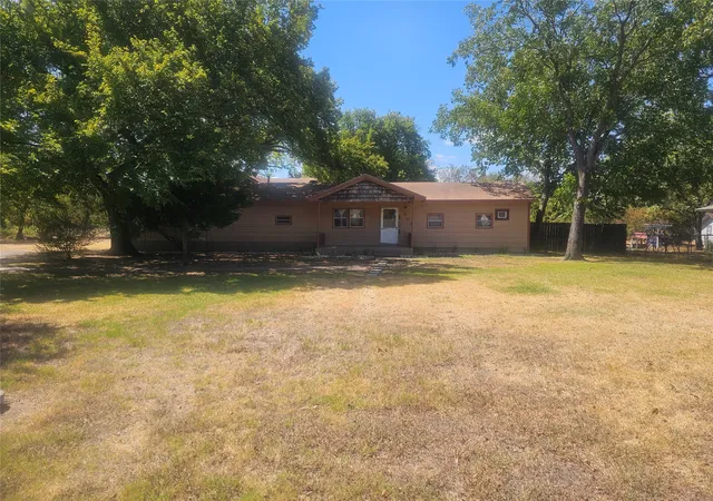 Photo 2 of Single family home for sale at 403 S Nash St, Ennis, TX 75119 | MLS# 21383754 | Listing updated on 2026-09-24