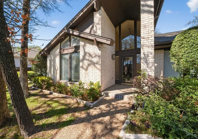 Photo 2 of Single family home for sale at 1800 High Vista Ct, Fort Worth, TX 76112 | MLS# 21384778 | Listing updated on 2026-09-14