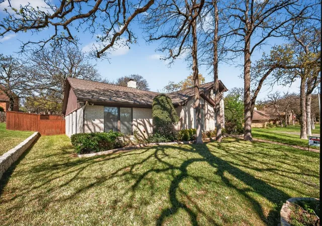 Photo 3 of Single family home for sale at 1800 High Vista Ct, Fort Worth, TX 76112 | MLS# 21384778 | Listing updated on 2026-09-14