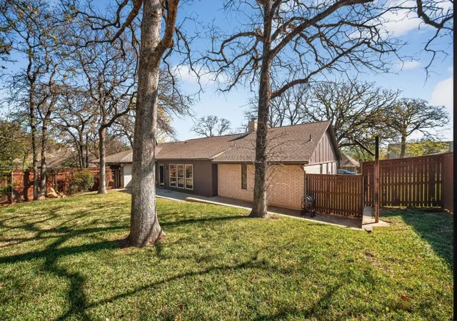 Photo 4 of Single family home for sale at 1800 High Vista Ct, Fort Worth, TX 76112 | MLS# 21384778 | Listing updated on 2026-09-14