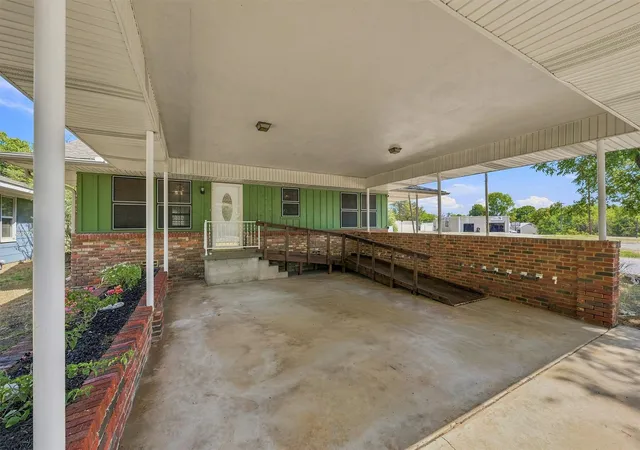 Photo 3 of Single family home for sale at 901 W Hanna St, Denison, TX 75020 | MLS# 21384742 | Listing updated on 2026-09-29
