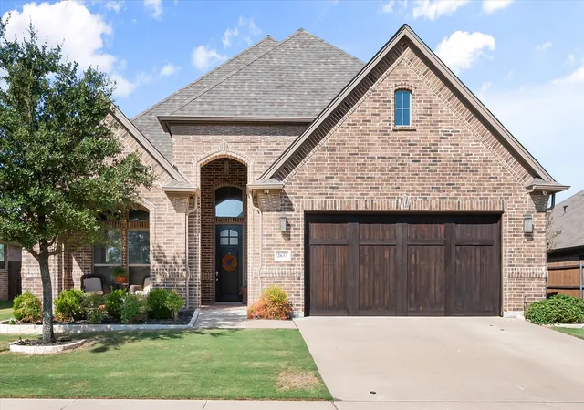 Photo 2 of Single family home for sale at 2633 Trinity Trl Way, Fort Worth, TX 76118 | MLS# 21379768 | Listing updated on 2026-09-12