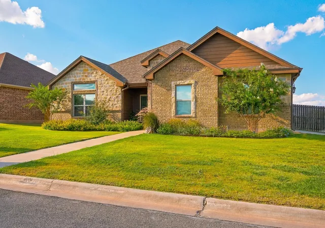 Photo 2 of Sale Pending at 866 Great Waters Dr, Abilene, TX 79602 | MLS# 21383866 | Listing updated on 2026-09-26