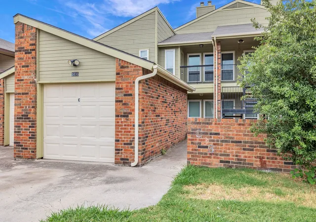 Listing Photo 4 - Condo for sale in building located at 5033 Winder Ct, North Richland Hills, TX 76180