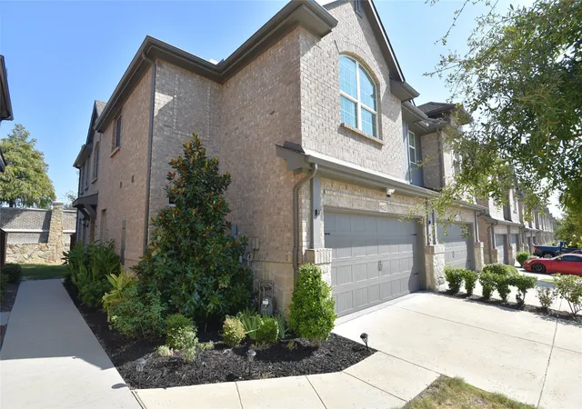 Photo 2 of Townhouse for sale at 1022 Emil Pl, Allen, TX 75013 | MLS# 21384513 | Listing updated on 2026-10-06