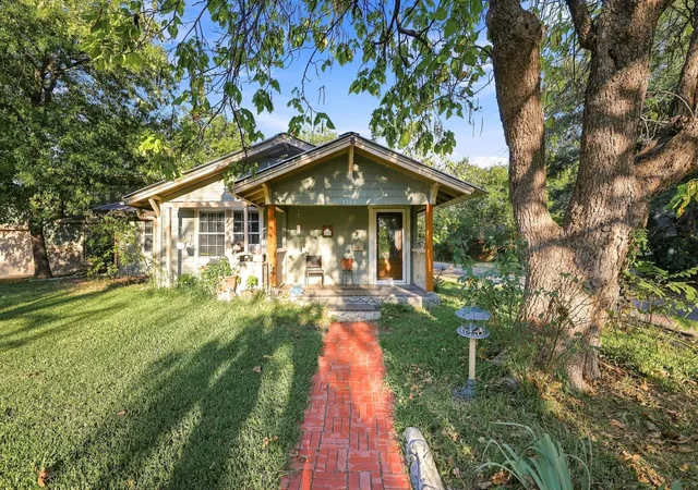 Photo 1 of Single family home for sale at 1706 Morse St, Commerce, TX 75428 | MLS# 21383699 | Listing updated on 2026-09-12