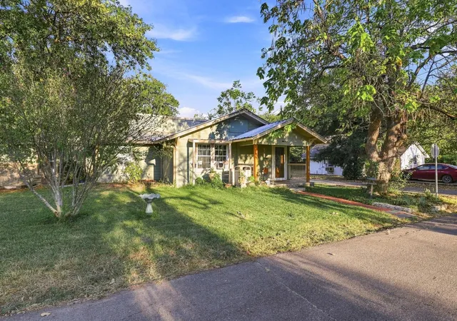 Photo 2 of Single family home for sale at 1706 Morse St, Commerce, TX 75428 | MLS# 21383699 | Listing updated on 2026-09-12