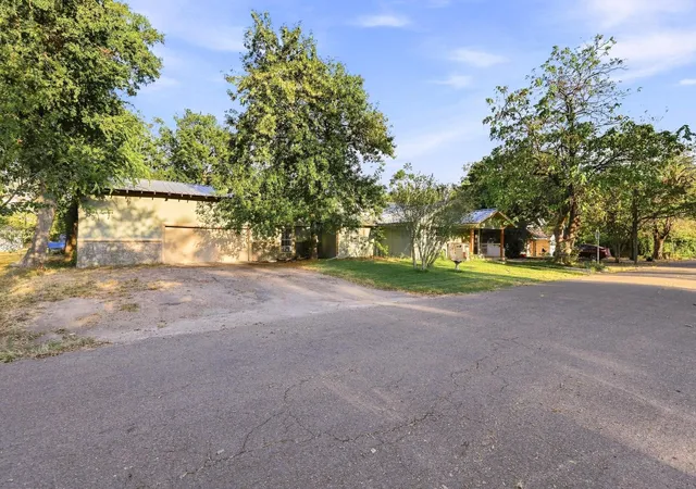 Photo 3 of Single family home for sale at 1706 Morse St, Commerce, TX 75428 | MLS# 21383699 | Listing updated on 2026-09-12