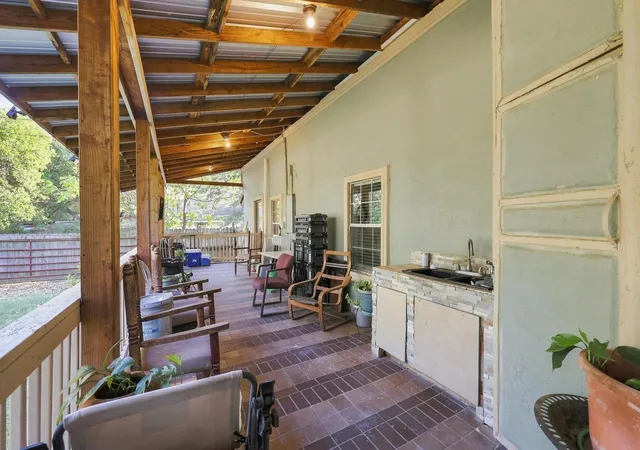 Photo 4 of Single family home for sale at 1706 Morse St, Commerce, TX 75428 | MLS# 21383699 | Listing updated on 2026-09-12