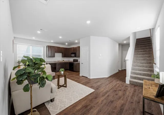 Photo 2 of Single family home for sale at 5721 Topwater Trl, Fort Worth, TX 76119 | MLS# 21382694 | Listing updated on 2026-09-12