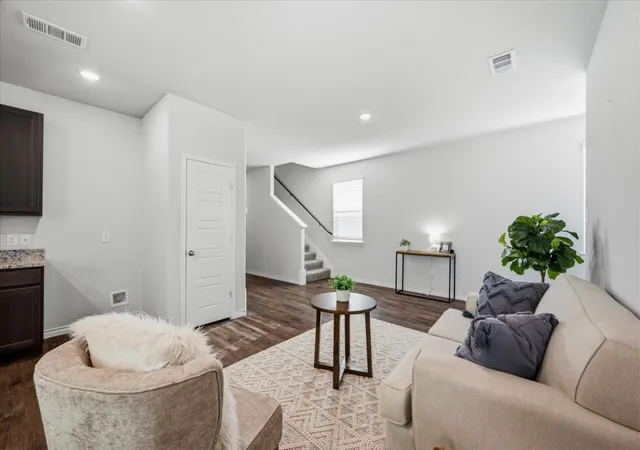 Photo 3 of Single family home for sale at 5721 Topwater Trl, Fort Worth, TX 76119 | MLS# 21382694 | Listing updated on 2026-09-12