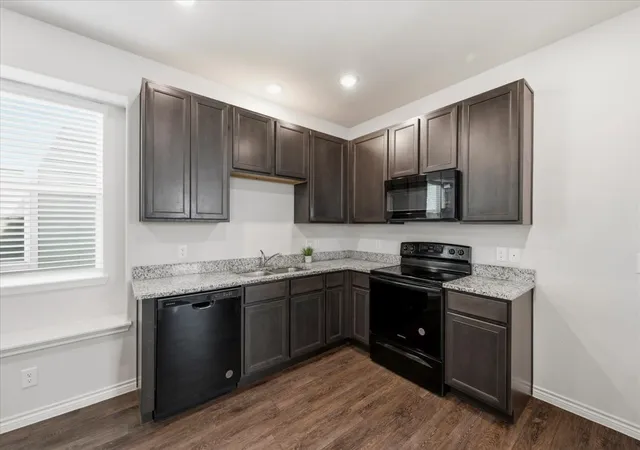 Photo 4 of Single family home for sale at 5721 Topwater Trl, Fort Worth, TX 76119 | MLS# 21382694 | Listing updated on 2026-09-12