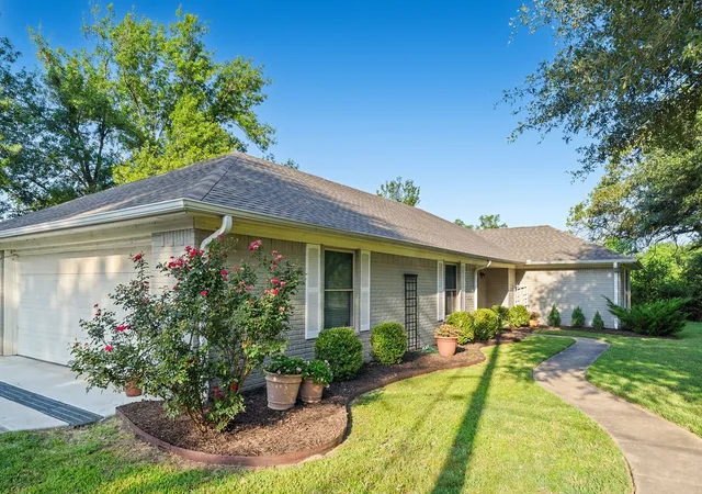 Photo 1 of Single family home for sale at 1620 College St, Sulphur Springs, TX 75482 | MLS# 21384835 | Listing updated on 2026-09-13