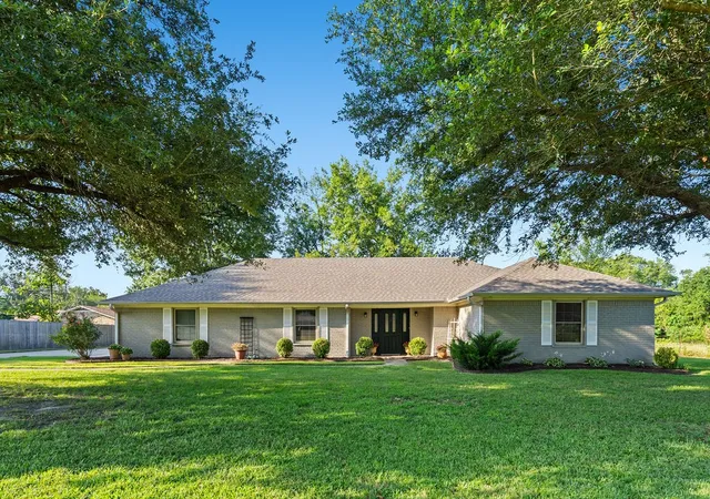 Photo 2 of Single family home for sale at 1620 College St, Sulphur Springs, TX 75482 | MLS# 21384835 | Listing updated on 2026-09-13
