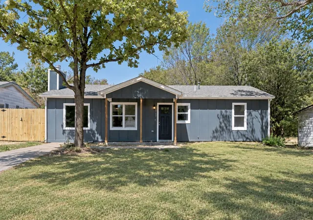 Photo 1 of Single family home for sale at 125 Ne Cindy Ln, Burleson, TX 76028 | MLS# 21380994 | Listing updated on 2026-09-12