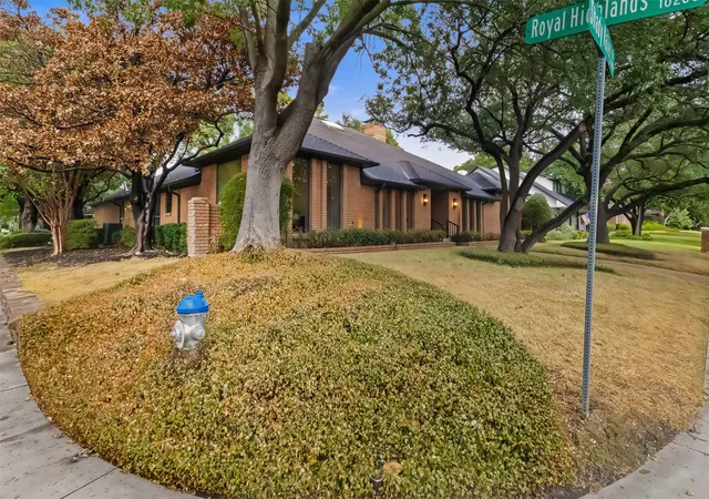 Photo 2 of Sale Pending at 9401 Shady Valley Dr, Dallas, TX 75238 | MLS# 21382593 | Listing updated on 2026-09-22