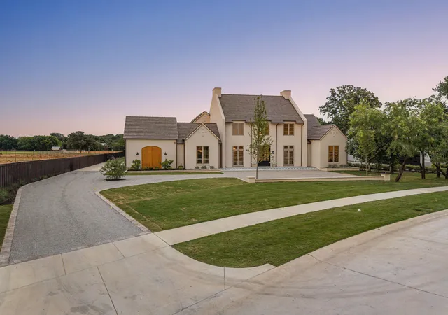 Photo 3 of Mansion for sale at 4413 Saddleback Ln, Southlake, TX 76092 | MLS# 21384297 | Listing updated on 2026-09-12