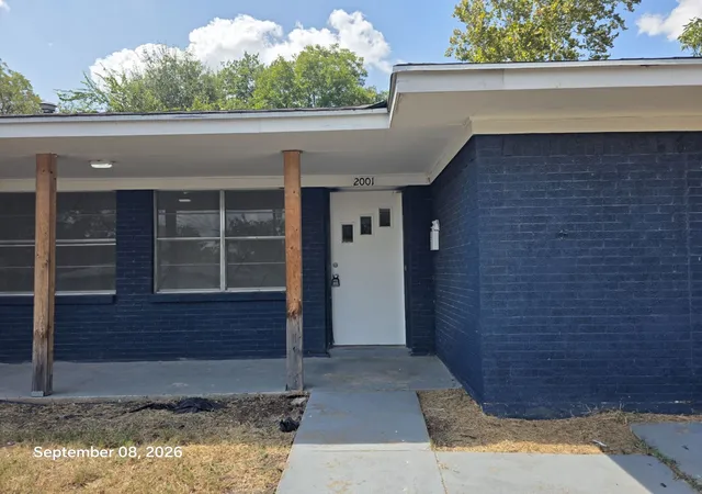 Photo 1 of Single family home for sale at 2001 Washington St, Commerce, TX 75428 | MLS# 21384770 | Listing updated on 2026-09-17