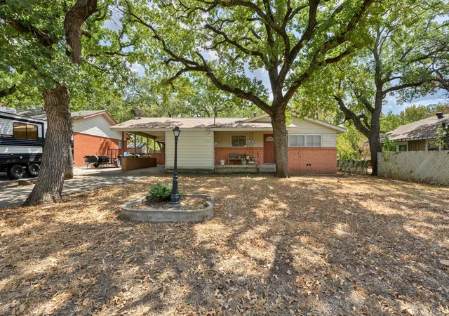 Photo 1 of Single family home for sale at 402 Se 20th Street, Mineral Wells, TX 76067 | MLS# 21383716 | Listing updated on 2026-09-17