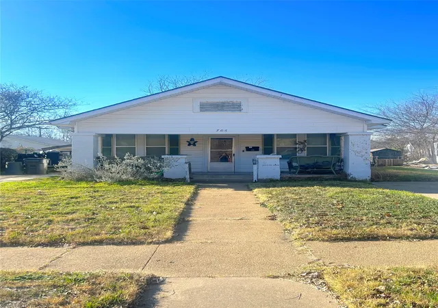 Photo 1 of Single family home for sale at 706 Virginia St, Graham, TX 76450 | MLS# 21384865 | Listing updated on 2026-09-12