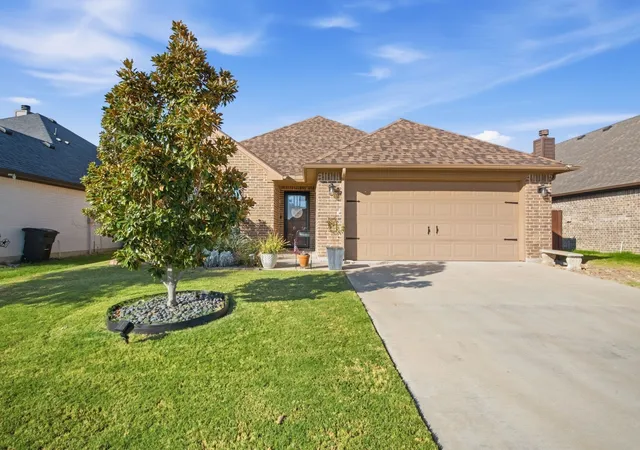 Photo 1 of Single family home for sale at 1432 Town Crk Cir, Weatherford, TX 76086 | MLS# 21382648 | Listing updated on 2026-10-02