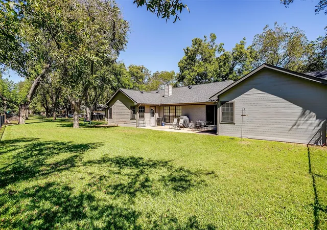 Photo 4 of Single family home for sale at 8621 Ravenswood Rd, Granbury, TX 76049 | MLS# 21384765 | Listing updated on 2026-09-15