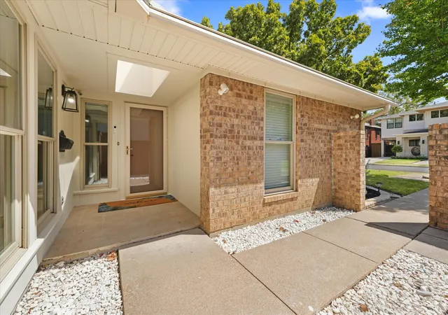 Photo 2 of Sale Pending at 5927 Vickery Blvd, Dallas, TX 75206 | MLS# 21383508 | Listing updated on 2026-10-03
