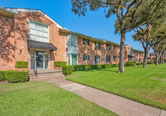 Photo 2 of Condo for sale at 4709 Skillman St #B, Dallas, TX 75206 | MLS# 21382371 | Listing updated on 2026-09-26