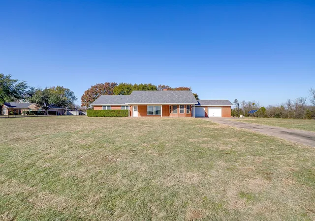 Photo 1 of Single family home for sale at 407 Llano Ct, Weatherford, TX 76087 | MLS# 21384799 | Listing updated on 2026-09-13