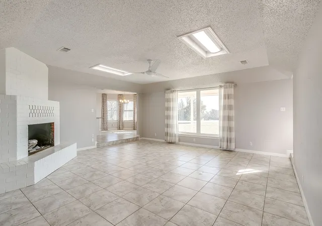Photo 3 of Single family home for sale at 407 Llano Ct, Weatherford, TX 76087 | MLS# 21384799 | Listing updated on 2026-09-13