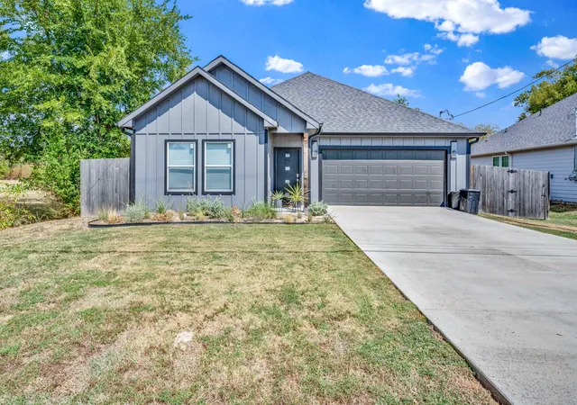 Photo 1 of Single family home for sale at 1024 Jackson St N, Sulphur Springs, TX 75482 | MLS# 21383509 | Listing updated on 2026-09-17