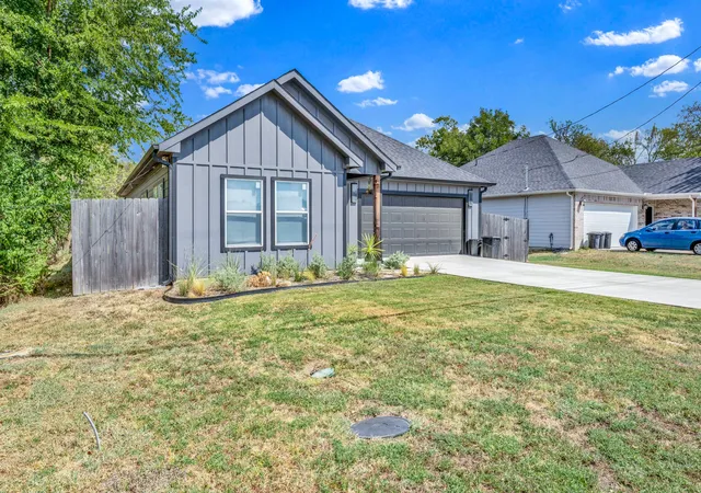 Photo 2 of Single family home for sale at 1024 Jackson St N, Sulphur Springs, TX 75482 | MLS# 21383509 | Listing updated on 2026-09-17