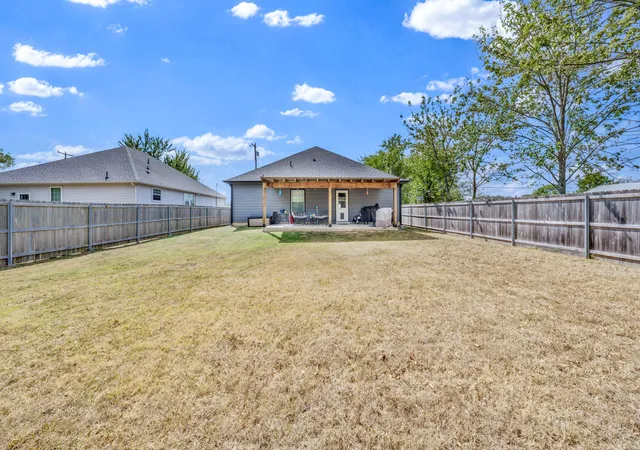 Photo 3 of Single family home for sale at 1024 Jackson St N, Sulphur Springs, TX 75482 | MLS# 21383509 | Listing updated on 2026-09-17
