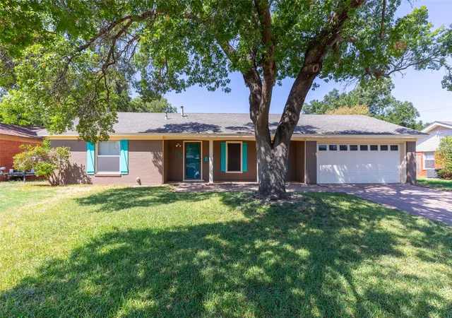 Photo 3 of Single family home for sale at 1482 Minter Ln, Abilene, TX 79603 | MLS# 21384462 | Listing updated on 2026-09-13