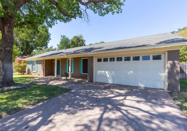 Photo 3 of Single family home for sale at 1482 Minter Ln, Abilene, TX 79603 | MLS# 21384462 | Listing updated on 2026-09-13