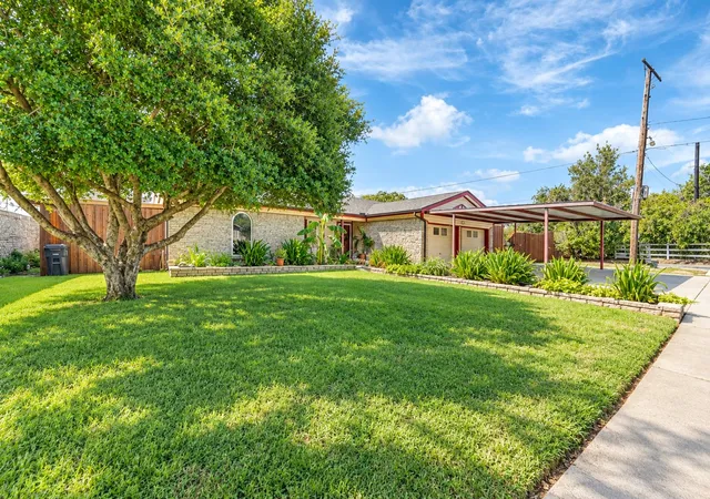 Photo 3 of Single family home for sale at 7500 Castillo Rd, Fort Worth, TX 76112 | MLS# 21384905 | Listing updated on 2026-09-23