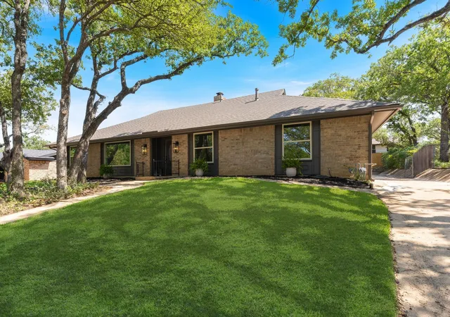 Photo 3 of Single family home for sale at 2844 Hurstview Dr, Hurst, TX 76054 | MLS# 21376801 | Listing updated on 2026-09-12