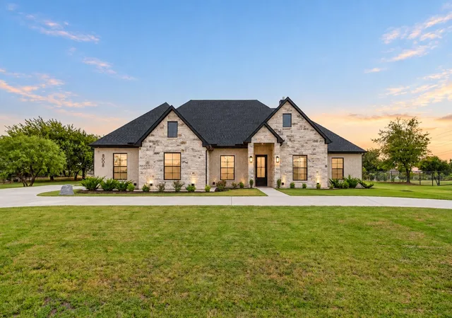 Photo 1 of Single family home for sale at 8008 Ben Day Murrin Rd N, Fort Worth, TX 76126 | MLS# 21384732 | Listing updated on 2026-09-17