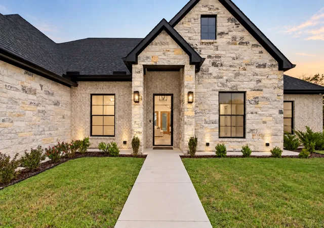 Photo 3 of Single family home for sale at 8008 Ben Day Murrin Rd N, Fort Worth, TX 76126 | MLS# 21384732 | Listing updated on 2026-09-17