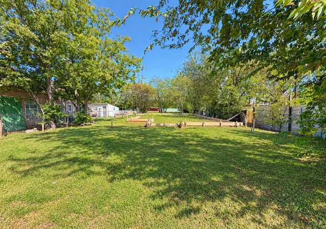 Photo 1 of Land for sale at 1009 1st Avenue, Mineral Wells, TX 76067 | MLS# 21384924 | Listing updated on 2026-09-12