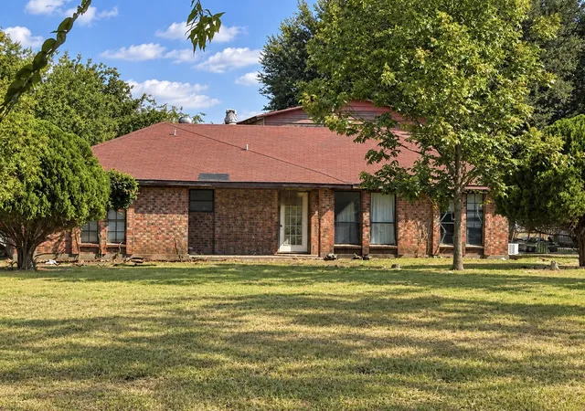 Photo 2 of Sale Pending at 2429 Neck Rd, Palmer, TX 75152 | MLS# 21381338 | Listing updated on 2026-09-15