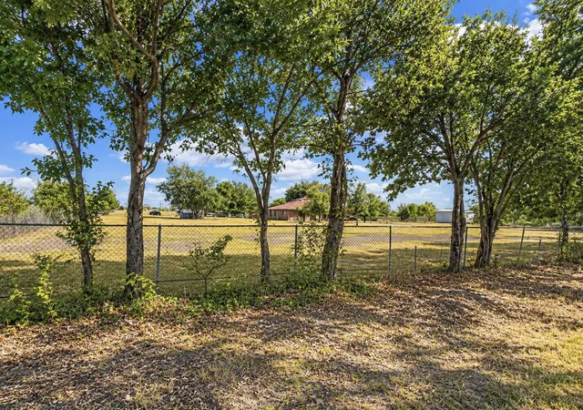 Photo 3 of Sale Pending at 2429 Neck Rd, Palmer, TX 75152 | MLS# 21381338 | Listing updated on 2026-09-15