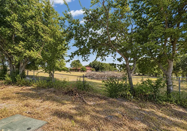 Photo 3 of Sale Pending at 2429 Neck Rd, Palmer, TX 75152 | MLS# 21381338 | Listing updated on 2026-09-15