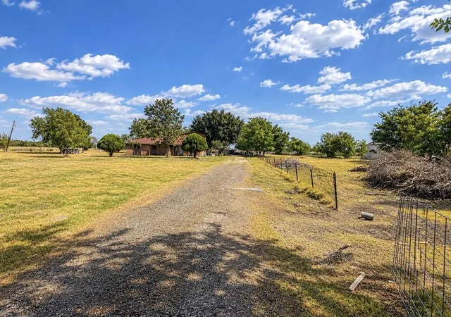 Photo 4 of Sale Pending at 2429 Neck Rd, Palmer, TX 75152 | MLS# 21381338 | Listing updated on 2026-09-15