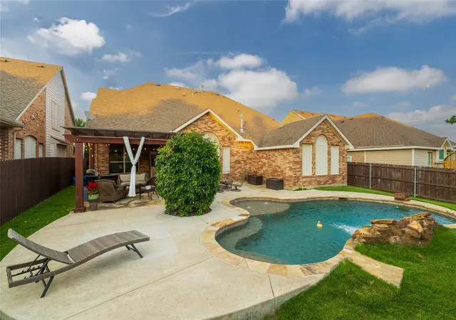 Photo 2 of Single family home for sale at 9605 Lacey Ln, Fort Worth, TX 76244 | MLS# 21384888 | Listing updated on 2026-09-14